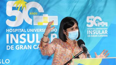 Darias pide "máxima confianza" en las vacunas pese a los cambios en la planificación