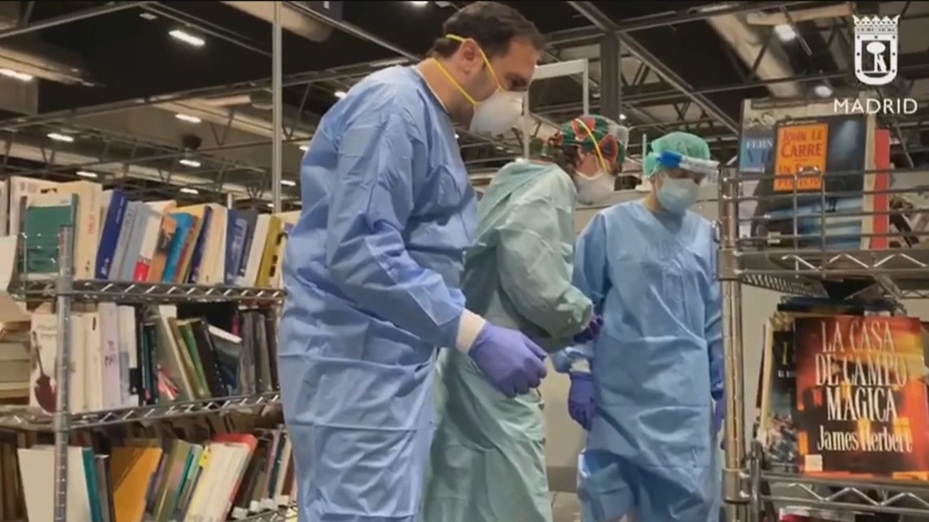 La literatura terapéutica del bibliotecario del hospital temporal de Ifema