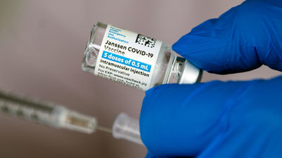 España destinará las primeras vacunas unidosis de Janssen al grupo de entre 70 y 79 años