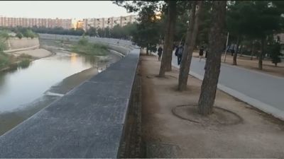 Los vecinos de la avenida del Manzanares reclaman una pasarela peatonal para poder cruzar el río