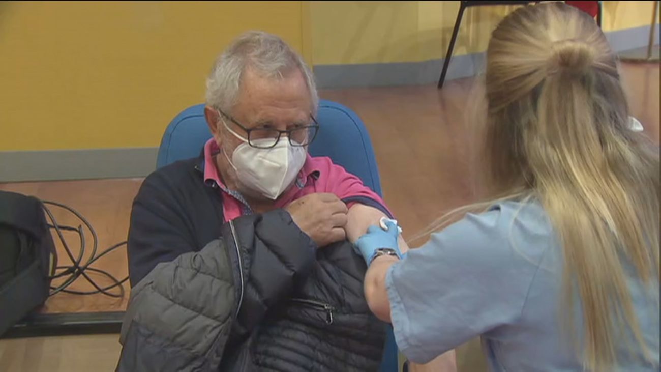 Los madrileños vuelven a confiar en AstraZeneca  y acuden a los centros de vacunación