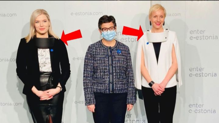 Las acompañantes de la ministra de exteriores no llevan mascarillas / Redacción