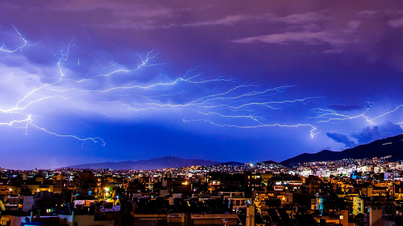 Los efectos de los rayos y cómo prevenir un impacto