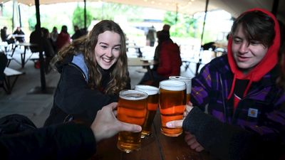 Gran Bretaña comienza la desescalada con cautela tras tres meses de restricciones