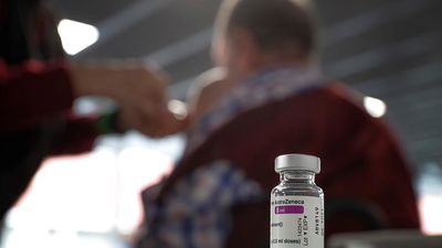 Madrid recomienda administrar una nueva dosis de AstraZeneca a quienes ya  recibieron la primera