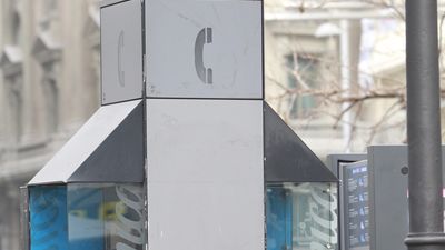 Piden reconvertir las cabinas telefónicas de Leganés en puntos Wifi y de recarga del móvil