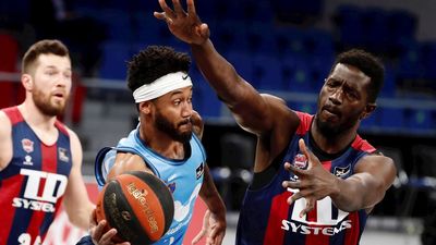 96-92. Un combativo Estudiantes cae ante el Baskonia en los minutos finales