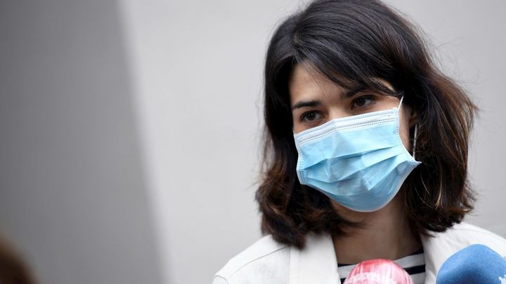 Isabel Serra, número dos de Unidas Podemos, en el exterior de la Asamblea de Madrid / EFE