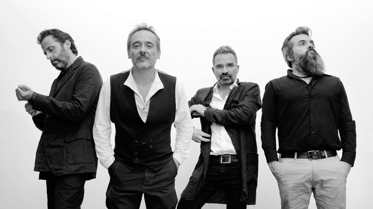 Love of Lesbian presentan nuevo disco, 'V.E.H.N.' , tras el éxito de su histórico concierto en Barcelona