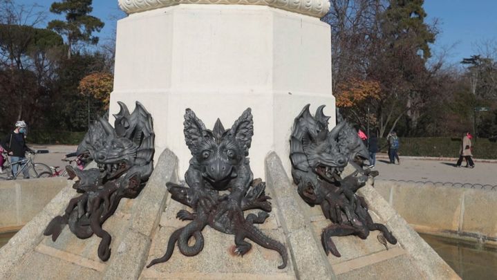 Adornos de la fuente del Ángel Caído / Redacción