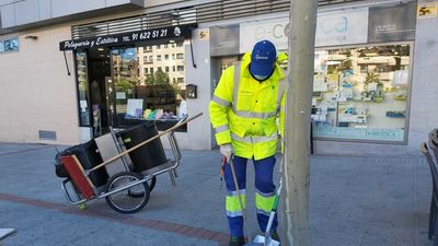 El barrido manual llega al distrito Norte de Alcobendas