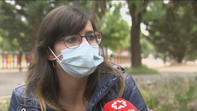 Rosa, beneficiaria de las Tarjetas Familias de Madrid: “Se acabó el que mis hijos se vayan a la cama sin cenar”