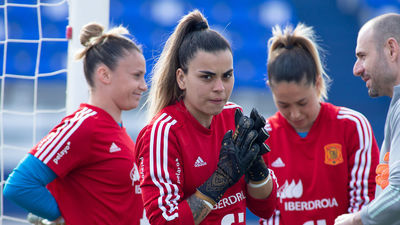 'Ellas' y la discriminación del fútbol femenino