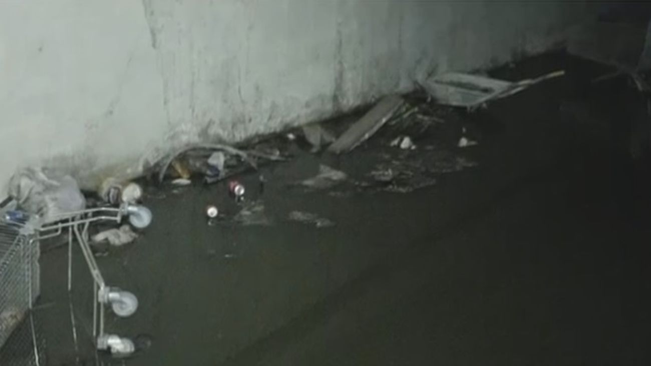 Okupas, mosquitos y aguas fecales: Así viven estos vecinos de San Sebastián de los Reyes