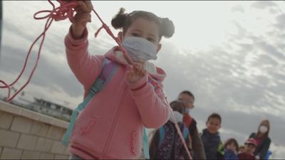 Un colegio público de Murcia cambia las aulas por las playas para estar más protegidos