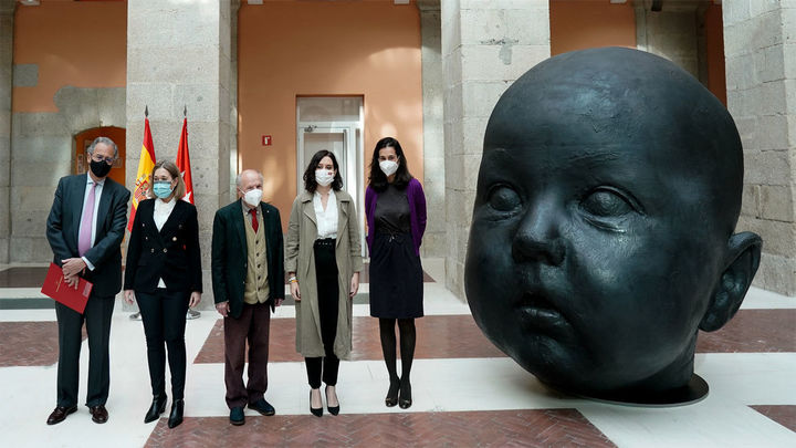 Antonio López expone en la Real Casa de Correos de Madrid dos de sus cabezas de bebé