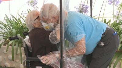 El nuevo protocolo en residencias de Madrid permite visitas en las habitaciones