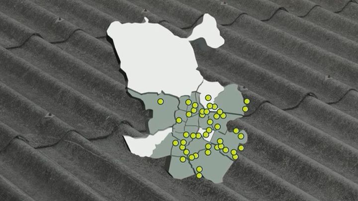 Dichos datos indican que 56 centros públicos distribuidos en 17 distritos cuentan con elementos que contienen este material / Madrid Directo