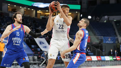 90-63. El Real Madrid, avasallado por el Efes en su estreno en los playoffs