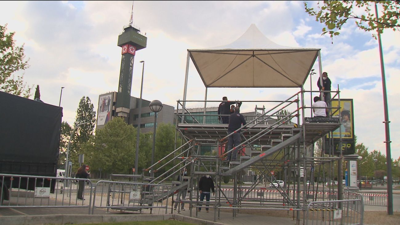 Así es el montaje exterior preparado por Telemadrid para seguir el inicio del debate electoral