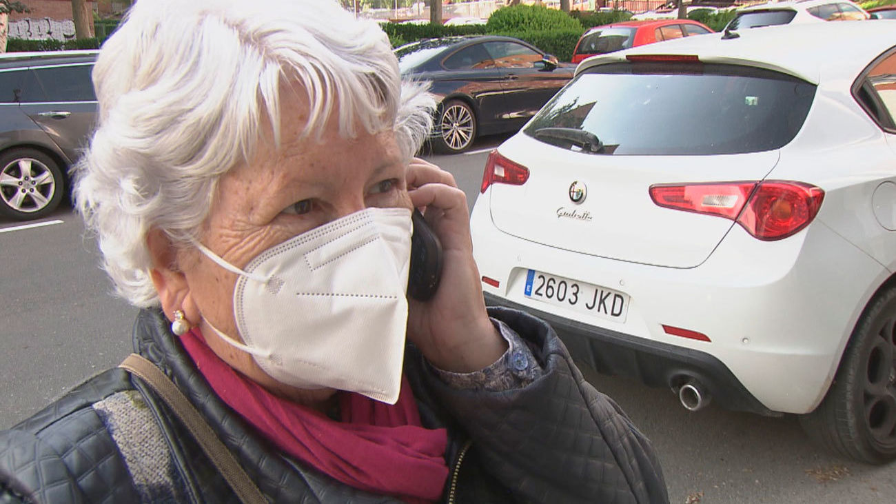 Los mayores de 75 años ya pueden pedir cita por teléfono para vacunarse sin esperar a que les llamen