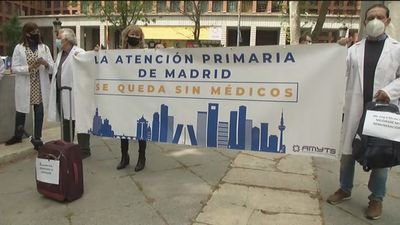 Protesta de sanitarios contra el "éxodo médico" en la Atención Primaria