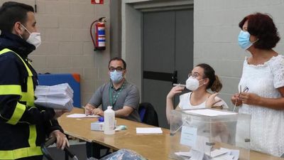 La Junta Electoral Central amplía hasta el 1 de mayo el voto por correo para las elecciones del 4M