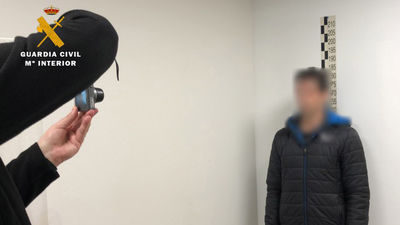 La Guardia Civil practica 35 detenciones en 7 provincias  por abuso sexual de menores mediante una web de citas