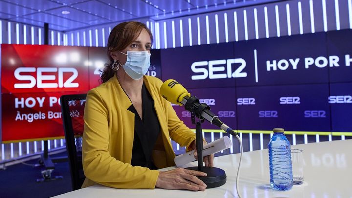 La candidata de Más Madrid, Mónica García en el estudio del debate de la Cadena SER. / EUROPA PRESS