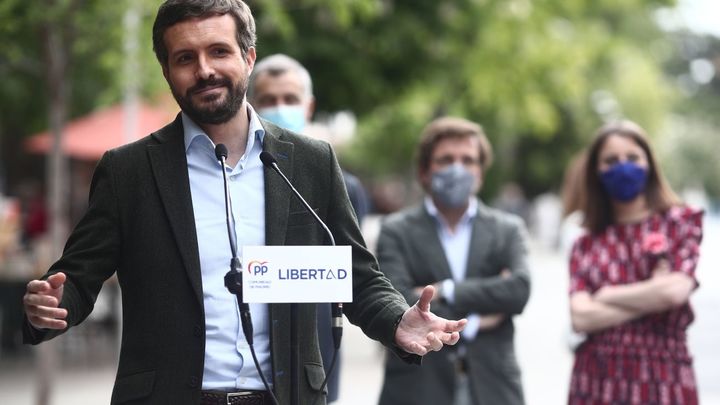 Pablo Casado, presidente del PP, esta mañana en la Cuesta de Moyano / EUROPA PRESS
