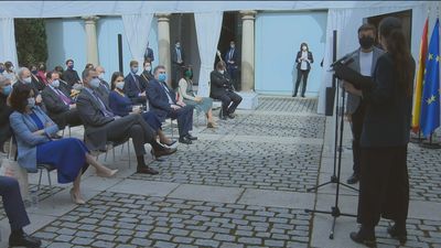 Los Reyes presiden en Alcalá de Henares el Día del Libro en un acto con protagonismo de la poesía