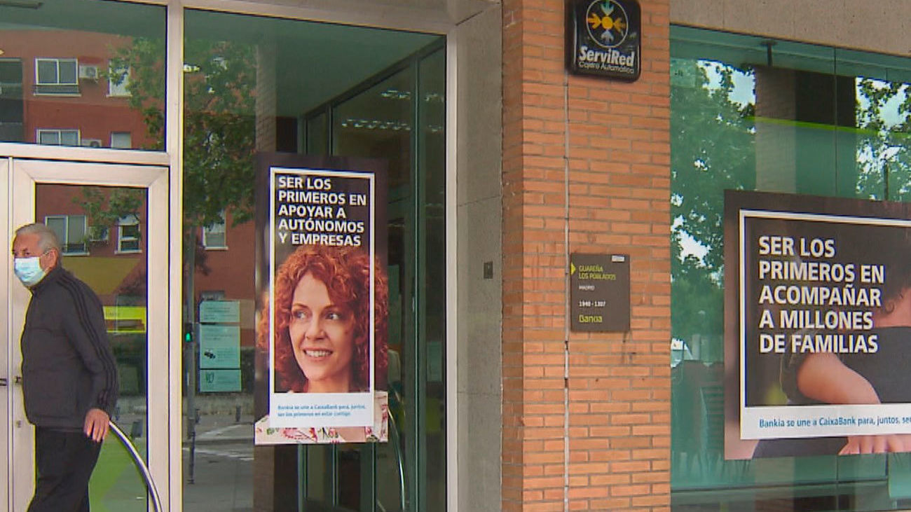 Más de 1500 trabajadores perderán su empleo en Madrid tras la fusión de Caixabank y Bankia