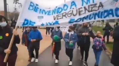 Vecinos de Parla se manifiestan para reclamar la construcción del instituto 'José Pedro Pérez Llorca'