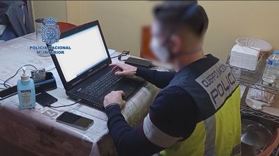 Empleaban un 'bolígrafo espía' para grabar desnudas a sus víctimas mientras recibían un  tratamiento estético