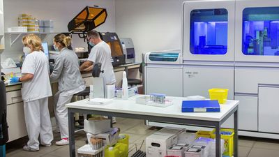 César Carballo: "Los pacientes que vienen ahora son más jóvenes (40-45 años) y vienen más malos"