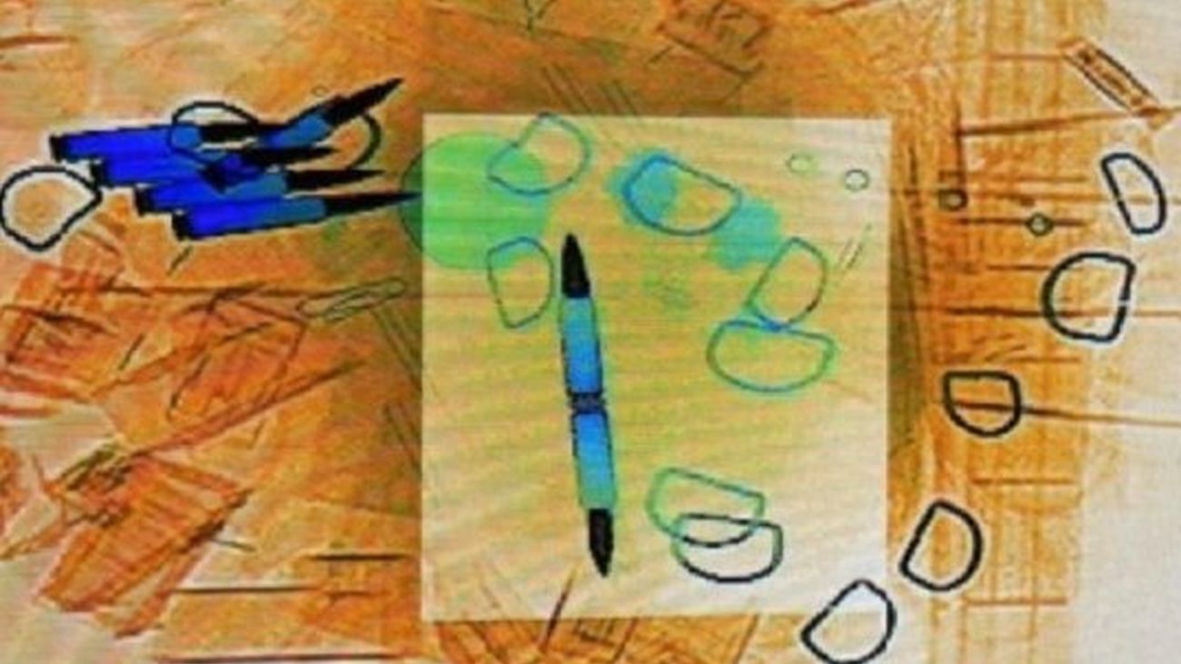 Imagen de las balas puestas en una carta-amenaza al pasar por el escáner de Correos.