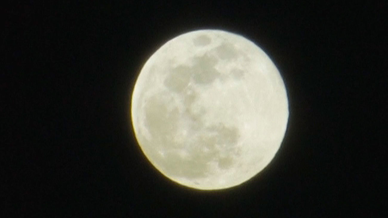 Espectaculares imágenes de la super luna de abril en el mundo entero