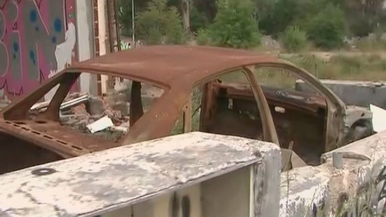 Una nave abandonada en  Villaverde Alto, convertida en un vertedero y en un peligro para los vecinos