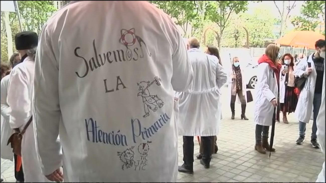 Concentración de médicos ante la Asamblea de Madrid para pedir mejoras en la Atención Primaria
