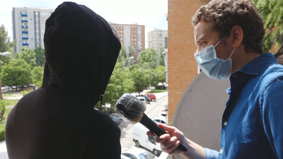 Rosa, la vecina que bajó a socorrer al joven apuñalado de Usera: “No pude reconocerle, tenía la cara destrozada”