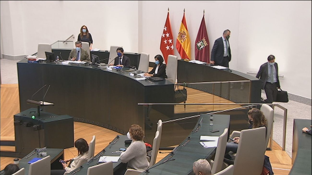 Ciudadanos y Vox abandonan un pleno del Ayuntamiento de Madrid sin unidad para condenar la violencia