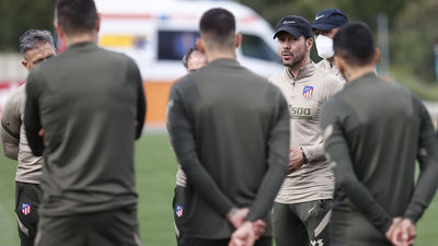 Simeone, pendiente de Savic, Koke y Joao Felix