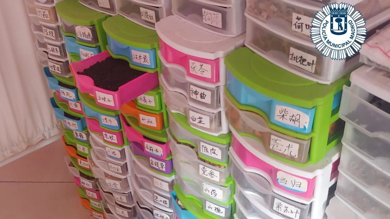 Medicamentos en el consultorio chino clandestino de Usera