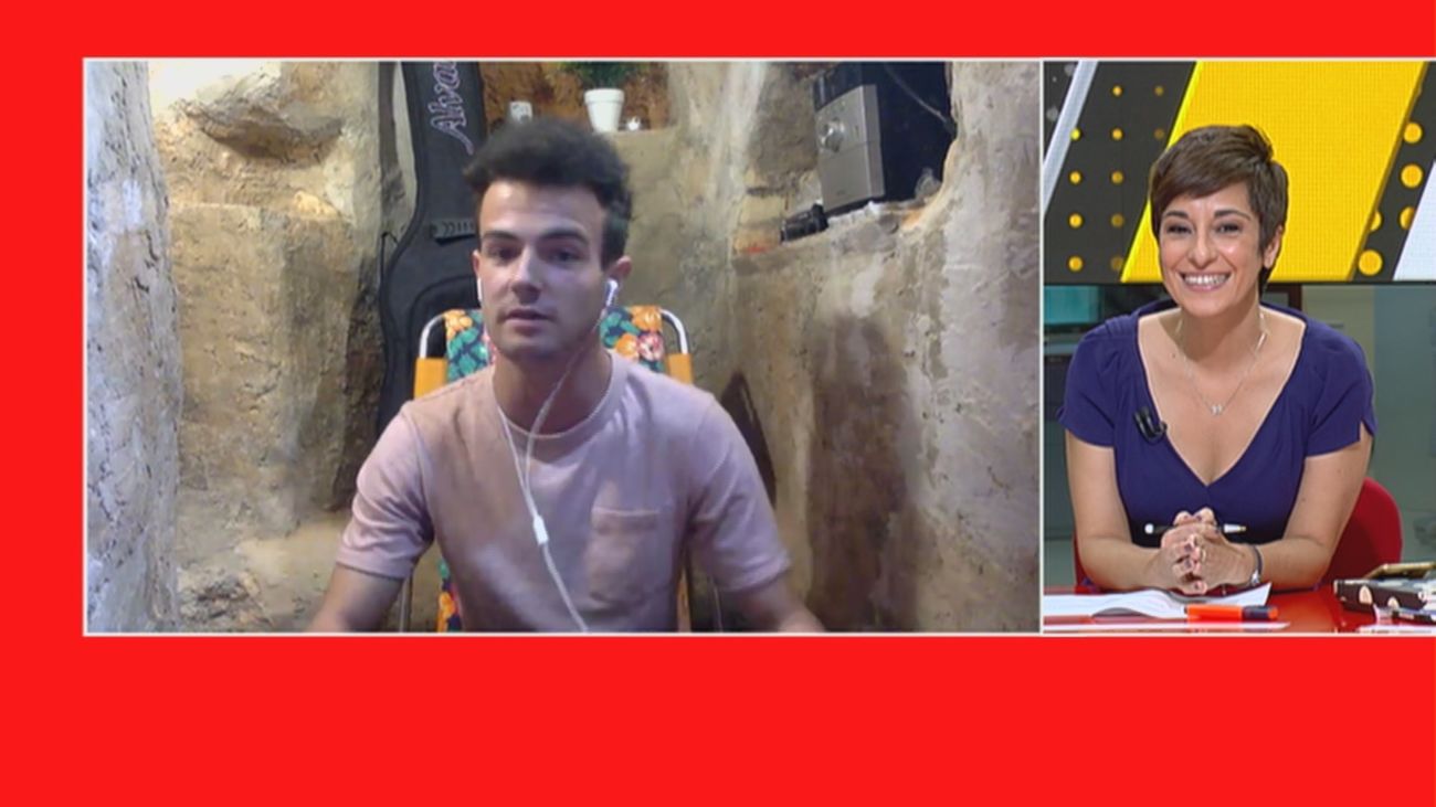 Así es la casa-cueva de un joven alicantino con calefacción, electricidad y wifi