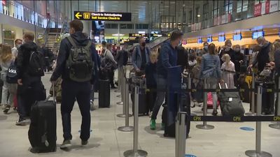 La Eurocámara pide PCR gratuitas para turistas y que el certificado Covid exima de cuarentena