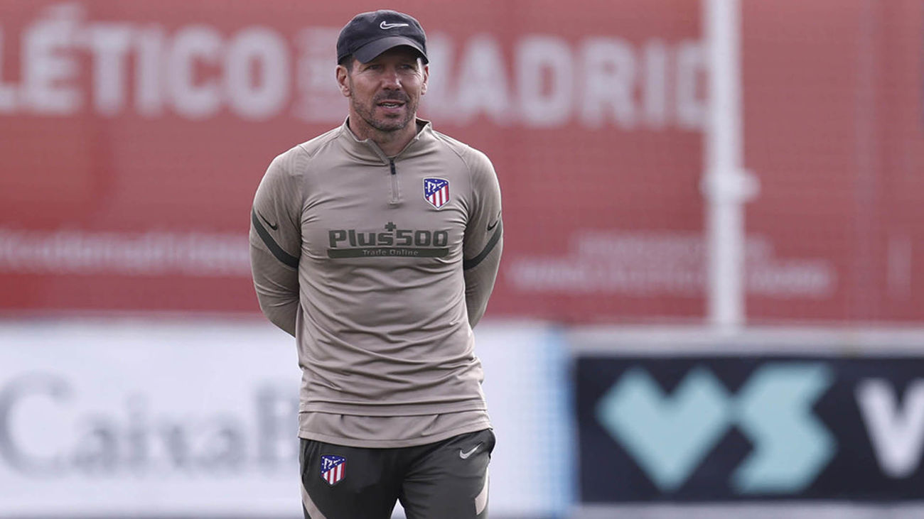 Simeone: "Hace bien al fútbol español que cuatro equipos compitan por ganar"