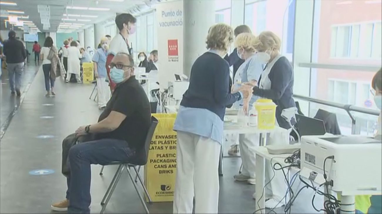 Madrid rechaza la decisión de Sanidad de retrasar la segunda dosis de AstraZeneca basada en un estudio “tremendamente débil”