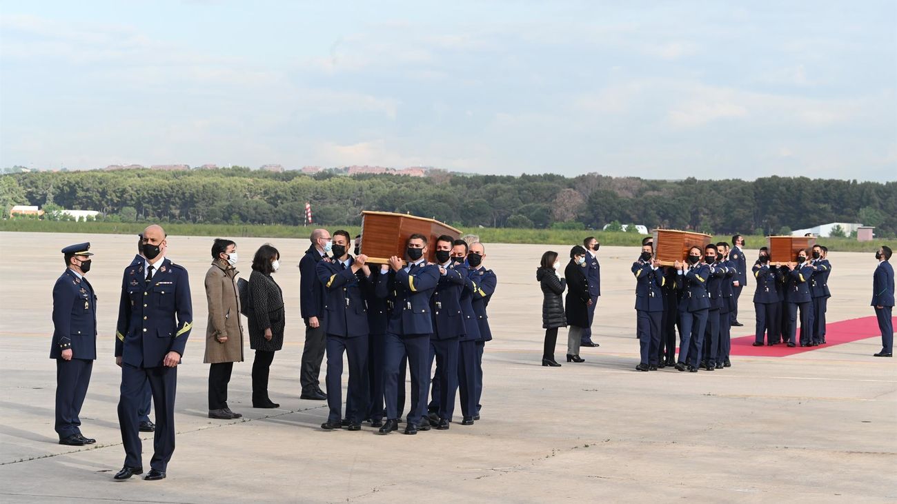 Recibidos con honores militares en Torrejón los cuerpos de los dos periodistas asesinados en Burkina Faso