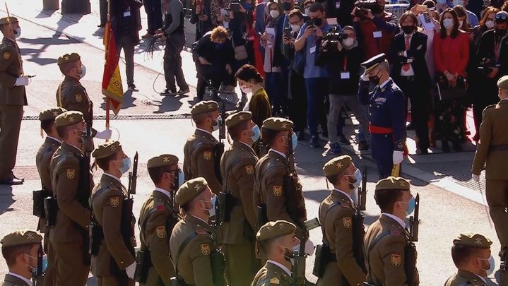 Saludo a la bandera de España / TELEMADRID