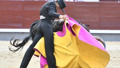 Los toros vuelven a Las Ventas con un gran triunfo de Ventura y El Juli